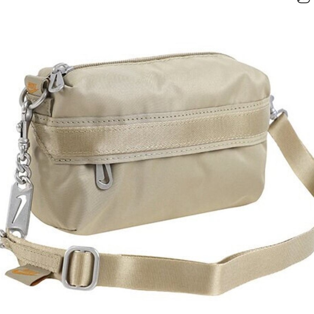 Nike Sportswear Futura Luxe Women's Crossbody Belt Bag